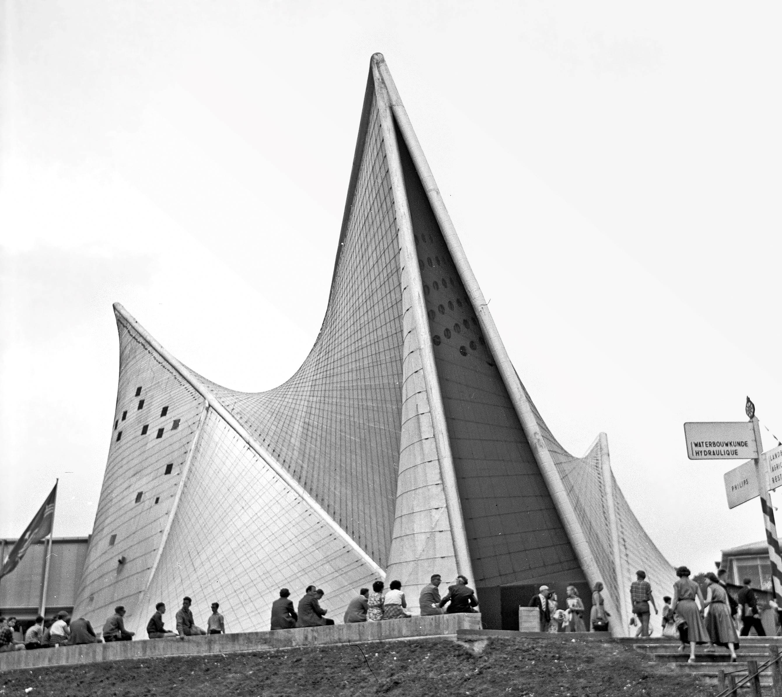 Iannis Xenakis: Philips-Pavillon für die Expo 1958 © Wouter Hagens / Wikimedia Commons Iannis Xenakis: Philips-Pavillon für die Expo 1958