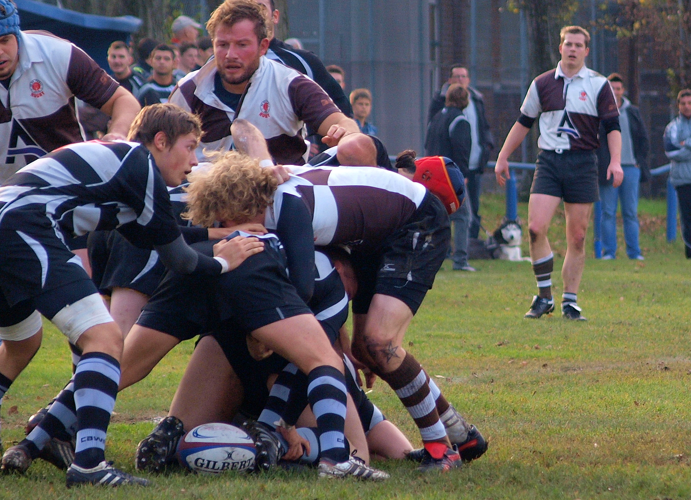 Rugby Club St. Pauli (brown/white) © Albingia (Wikimedia Commons) Rugby Club St. Pauli (brown/white)