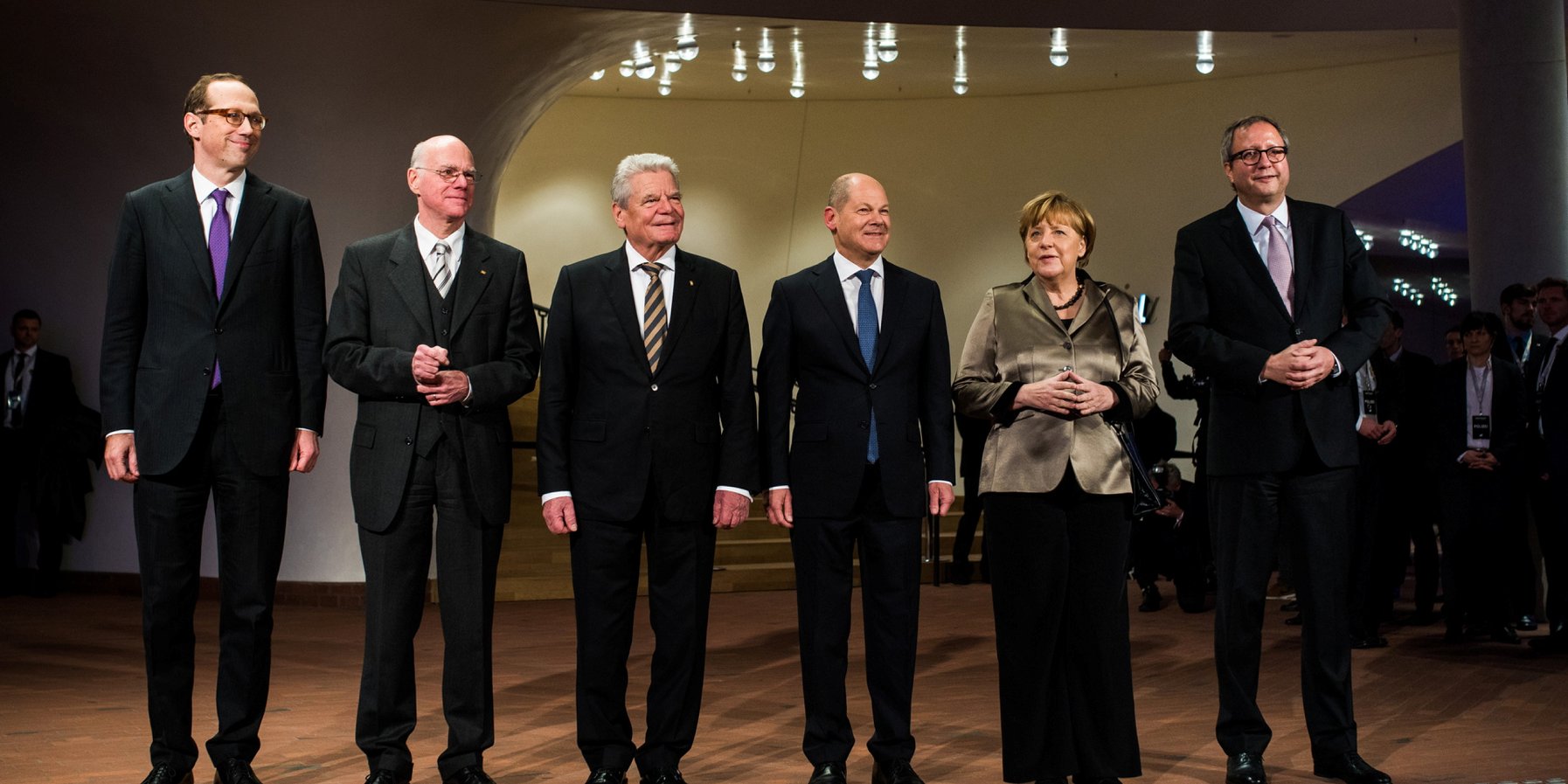 Christoph Lieben-Seutter, Norbert Lammert, Joachim Gauck, Olaf Scholz, Angela Merkel and Andreas Voßkuhle on the Plaza of the Elbphilharmonie Hamburg