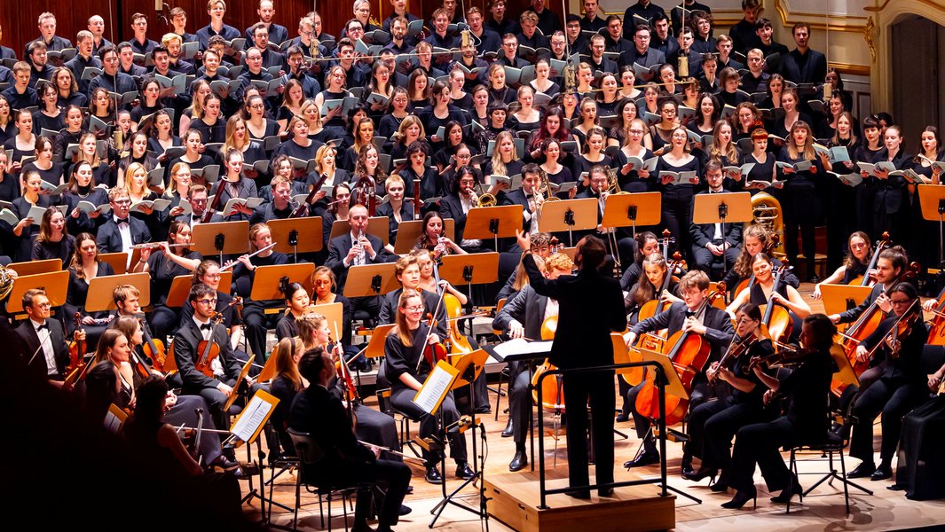 Sinfonieorchester und Kammerchor der Universität Hamburg / Thomas Posth