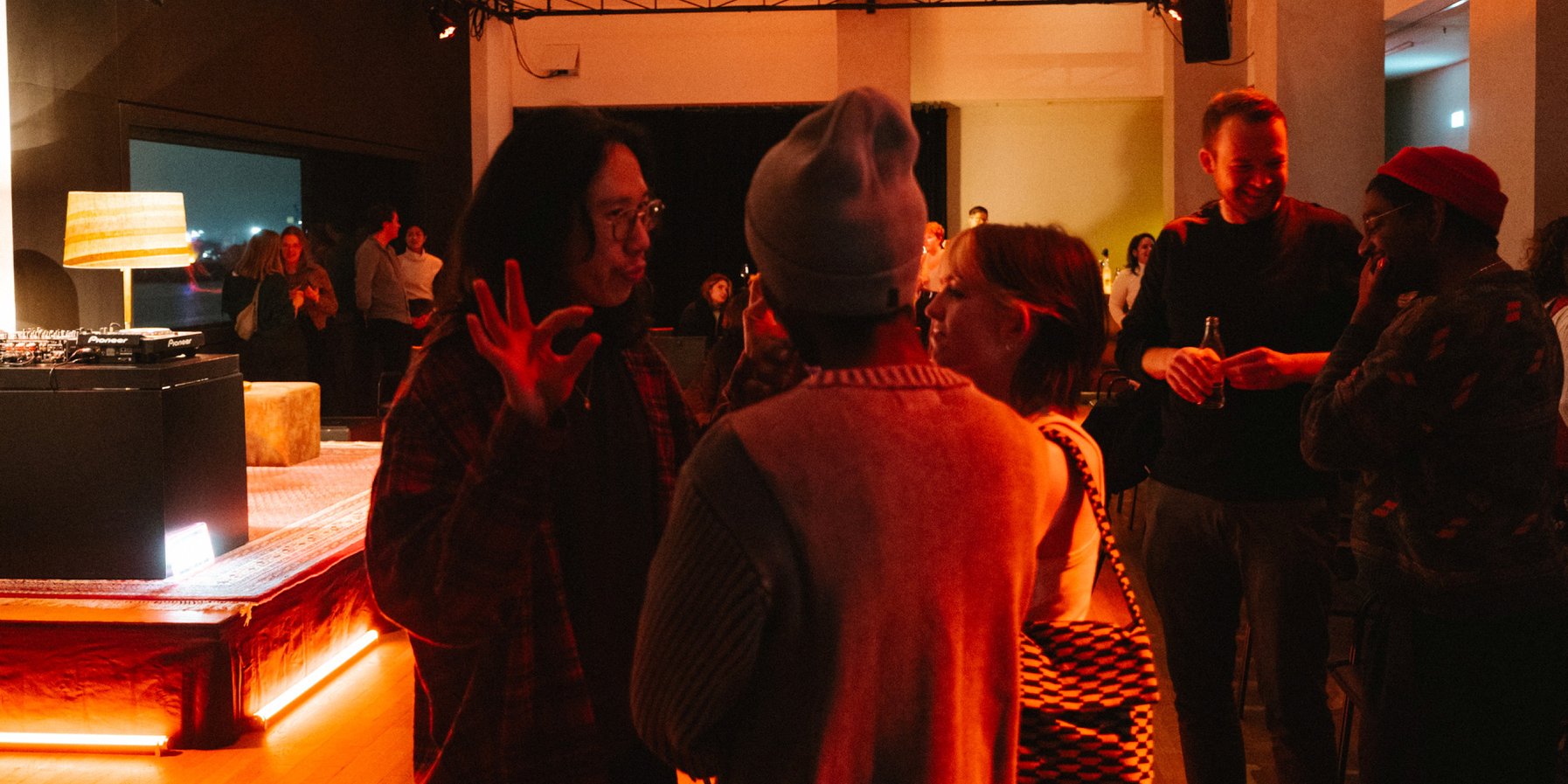 »Derrick Gee’s Radio Hour« im Kaistudio, 7.11.2024