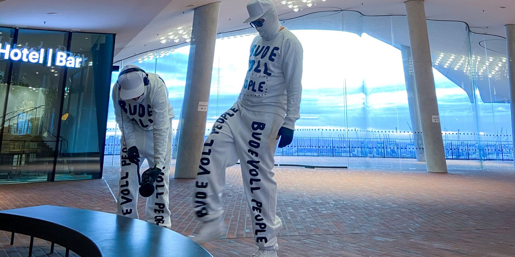 Deichkind auf der Elbphilharmonie Plaza