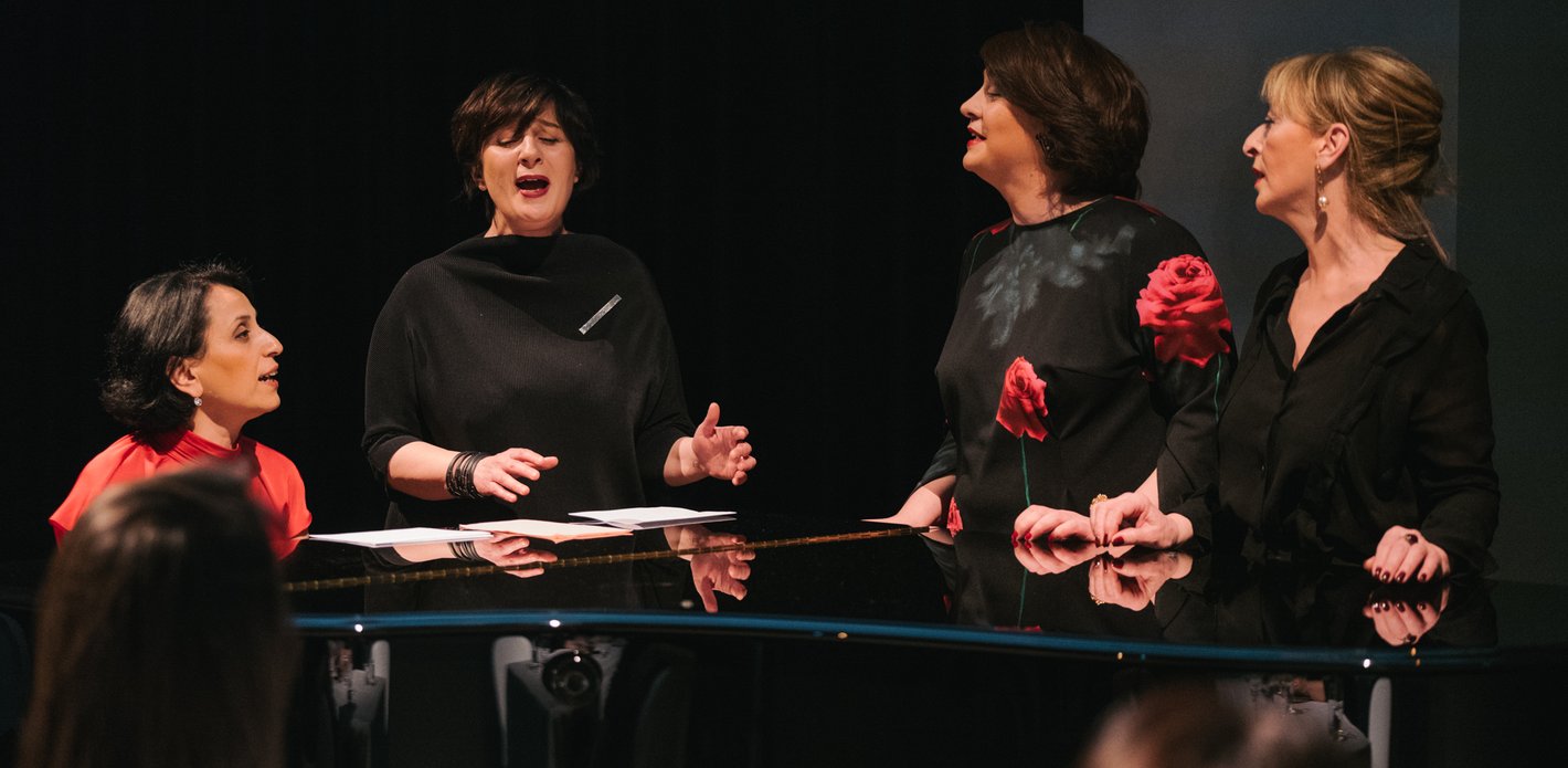 Nina Sarita Balthasar / Solveig Krebs  / Anja Topf /Nukri Kapanadze / 
Keti Klimiashvili / Nino Guliashvili /
Nino Tskitishvili / Nino Haratischwili /
Julia B. Nowikowa