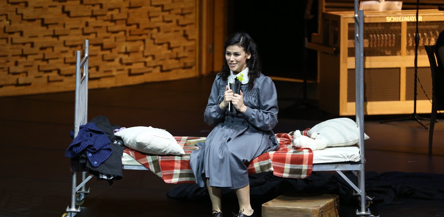 Natalia Pavlova as Anne Frank