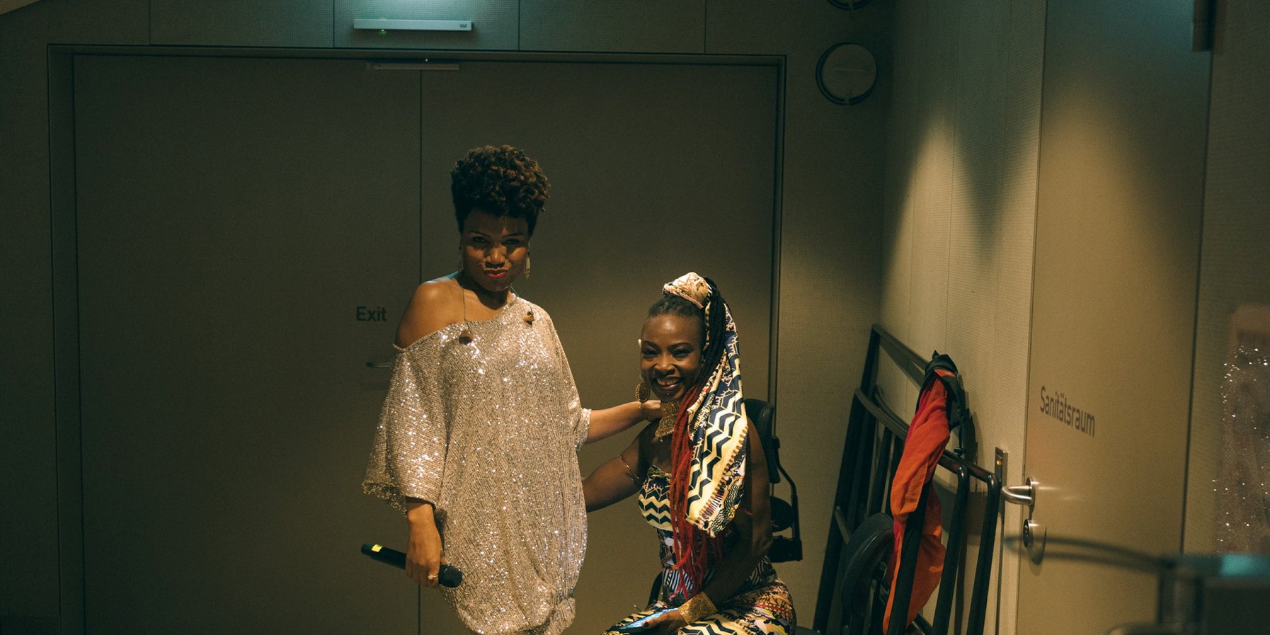 Lura & Dobet Gnahoré Backstage