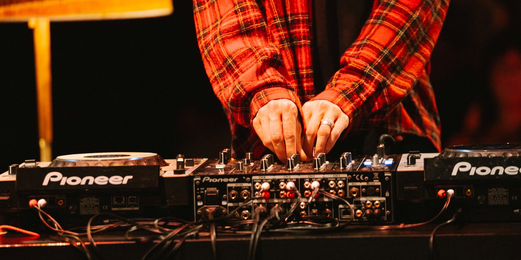 »Derrick Gee’s Radio Hour« im Kaistudio, 7.11.2024