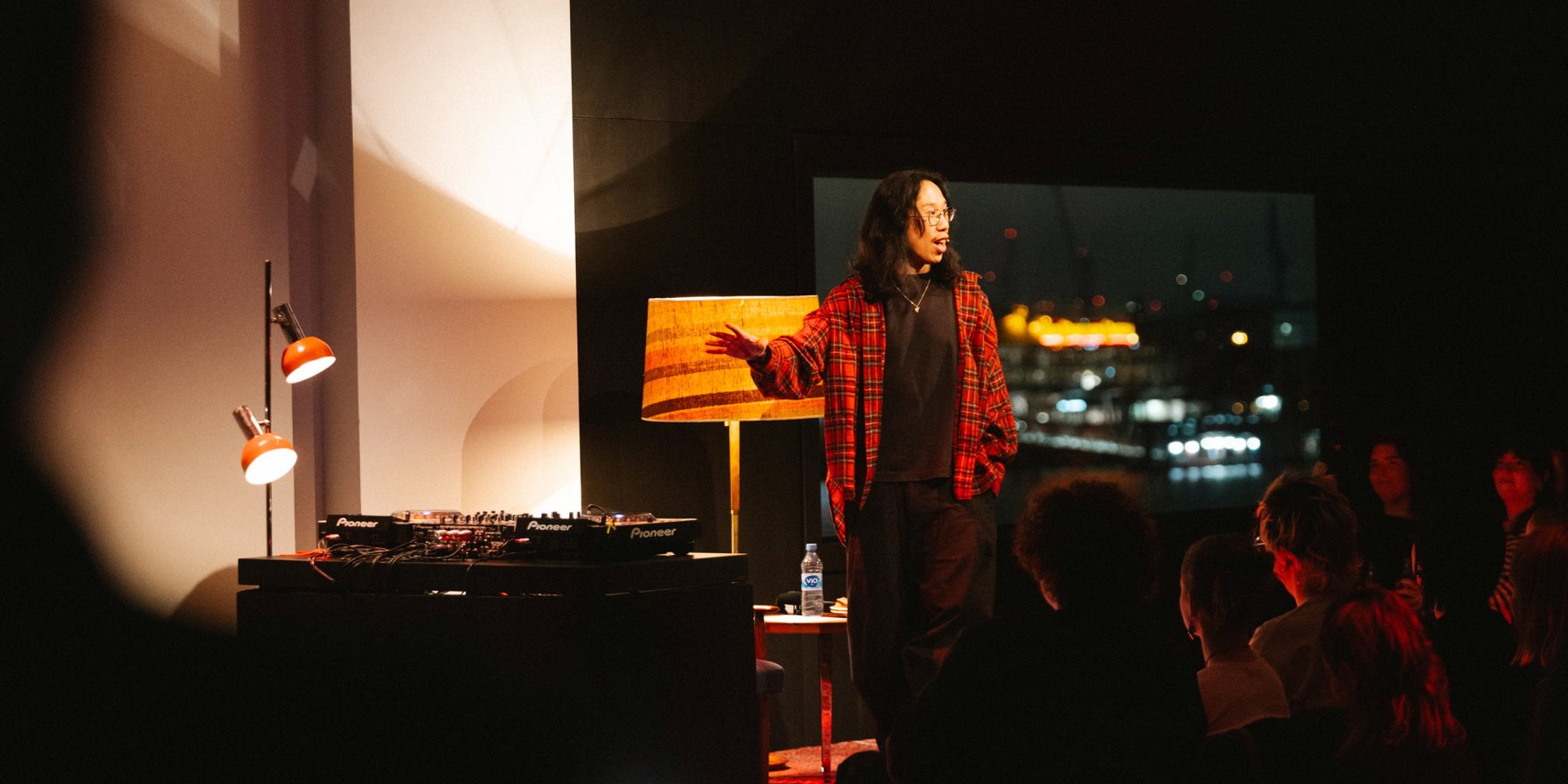 »Derrick Gee’s Radio Hour« im Kaistudio, 7.11.2024