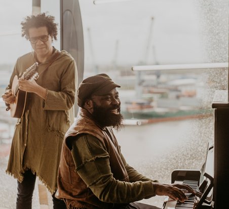 Elbphilharmonie Session: Hamilton de Holanda & Nduduzo Makhathini