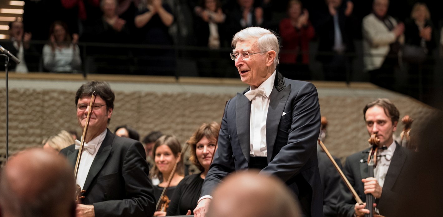 Herbert Blomstedt am Pult des NDR Elbphilharmonie Orchesters (2018)