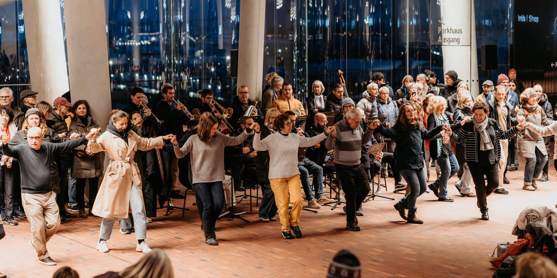 Sardana-Tanz auf der Plaza