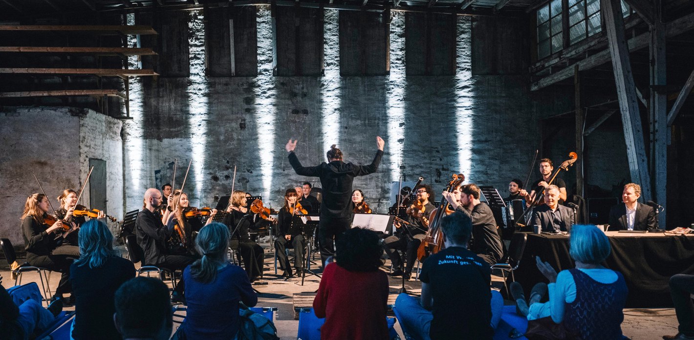 Orchester im Treppenhaus