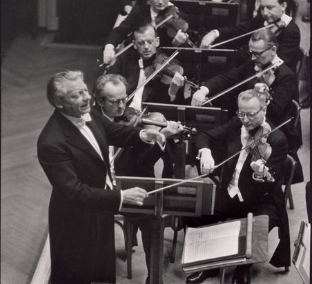 Hans Schmidt-Isserstedt with the orchestra