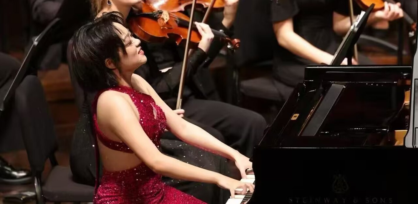 Jingyi Zou