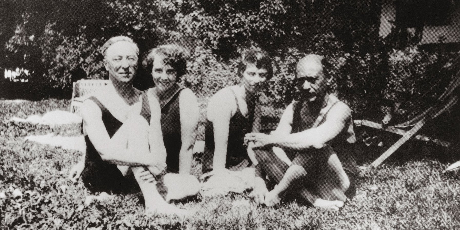 Arnold Schönberg mit seiner Ehefrau Gertrud sowie Wassily und Nina Kandinsky, 1927