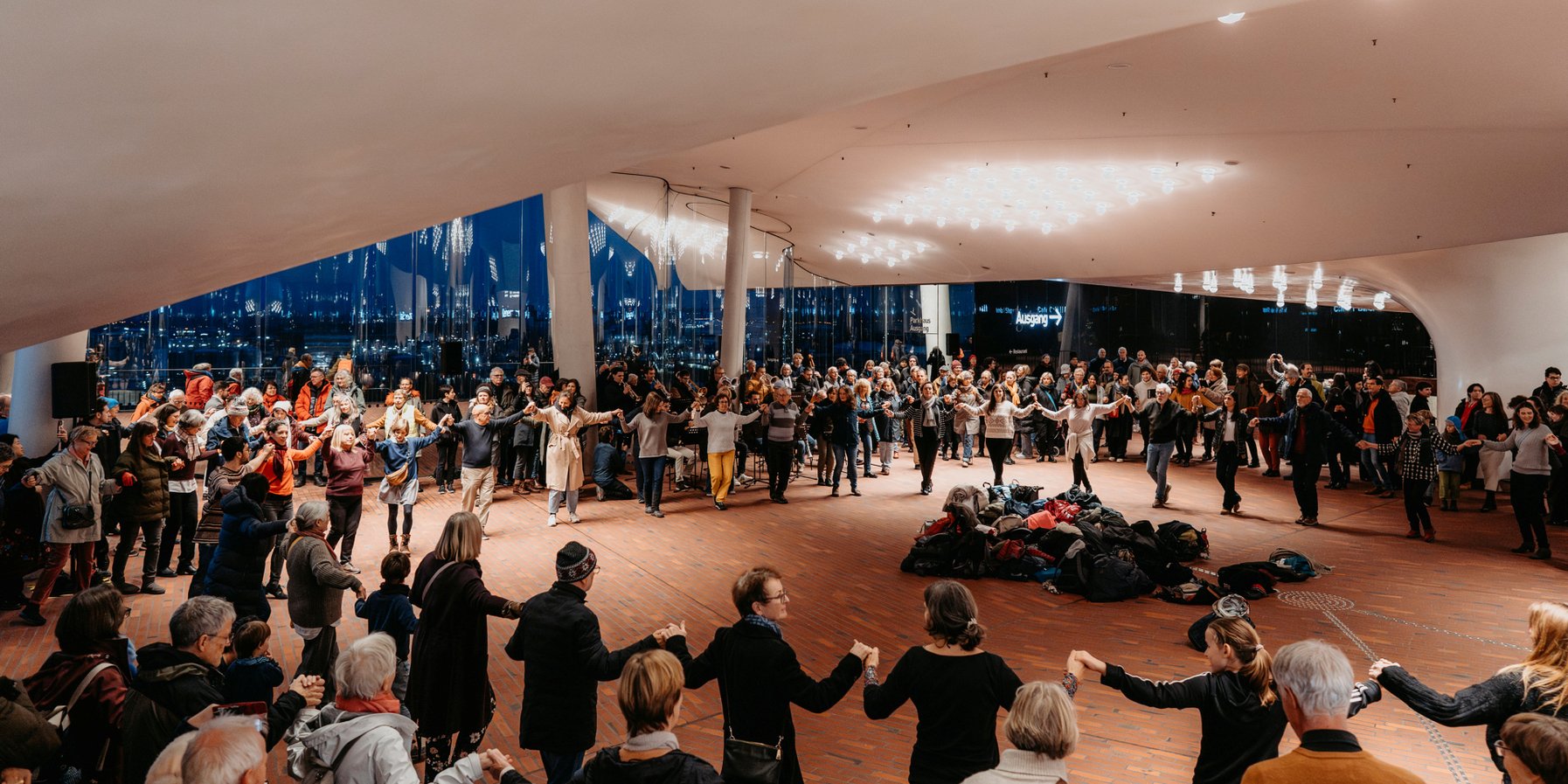 Sardana-Tanz auf der Plaza