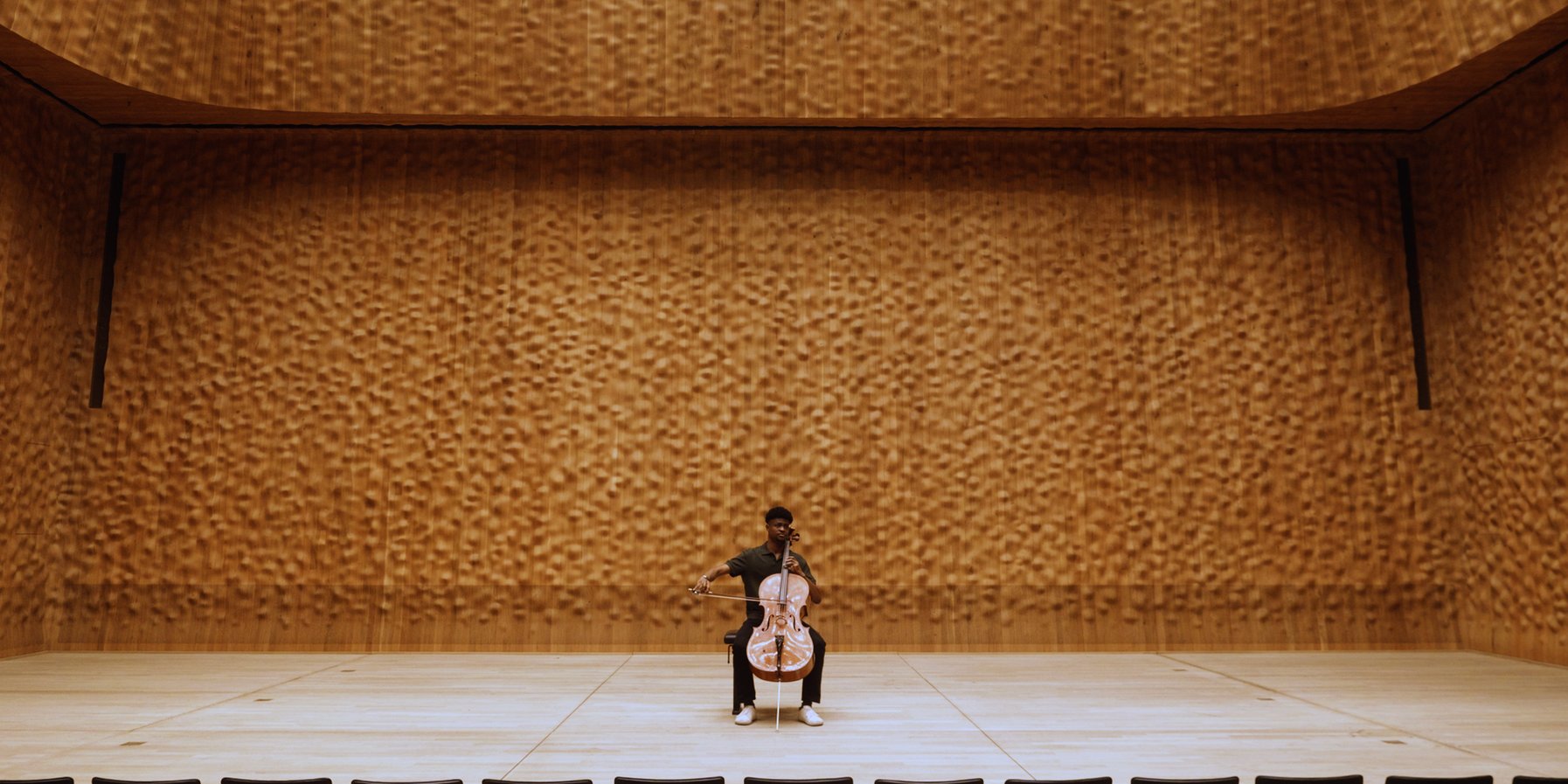 »Elbpphilharmonie Innerview« mit Sterling Elliott